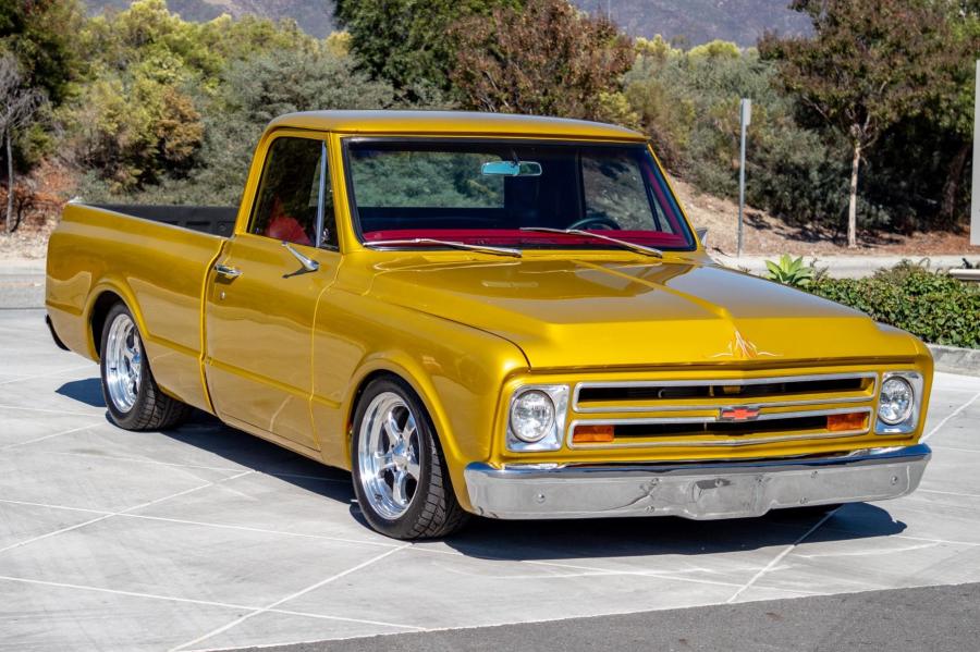  Chevrolet C10 Custom 1967 года  (фото 1 из 145)